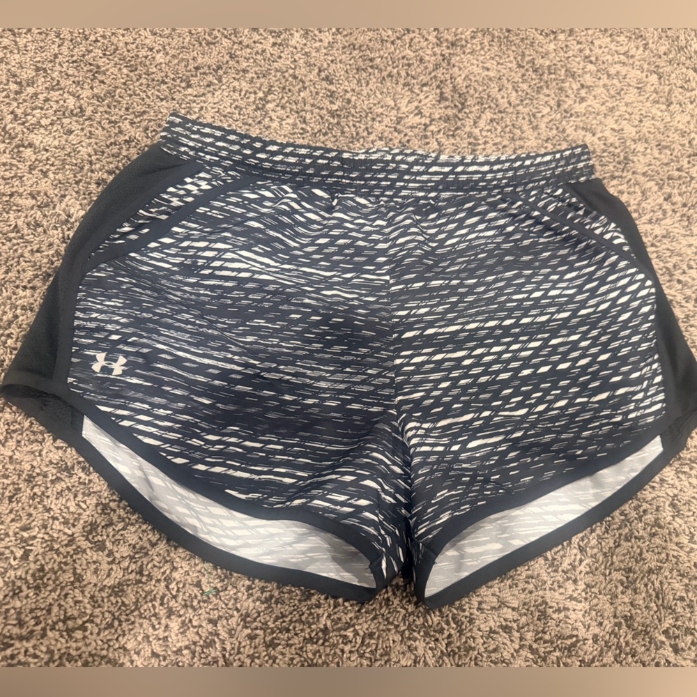 Women’s under Armour Black & White Patterned Athletic Shorts